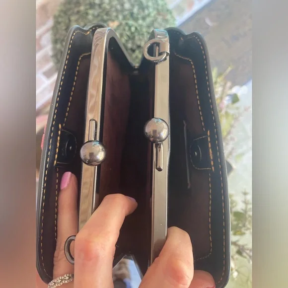 Coach Pearl Kisslock Crossbody bag with floral leather sequins HTF - Picture 4 of 12